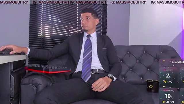 Snapshot of massimo_g chatting on 12.17.25 massimo g online show from 12.17.25