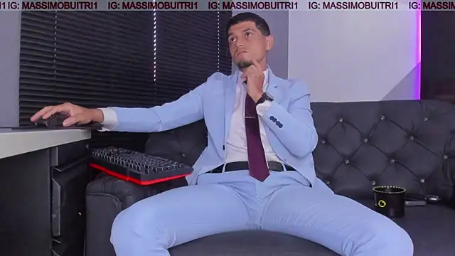 Snapshot of massimo_g chatting on 12.19.25 massimo g online show from 12.19.25