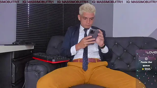 Snapshot of massimo_g chatting on 12.22.25 massimo g online show from 12.22.25