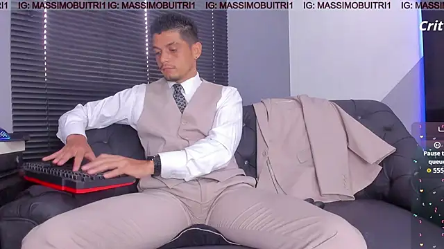 Snapshot of massimo_g chatting on 03.11.26 massimo g online show from 03.11.26