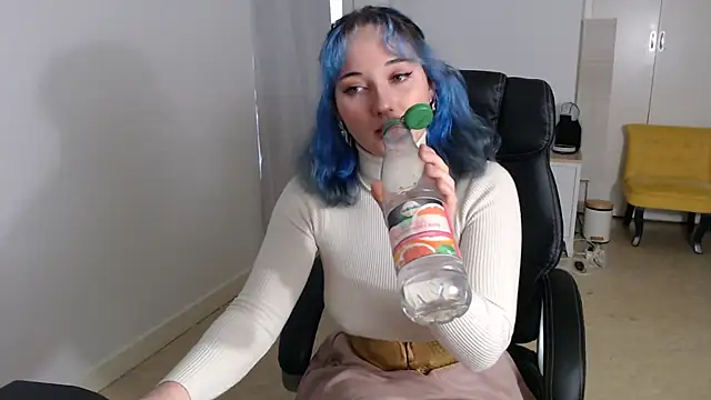 Crystal-dreamt online show from 11.03.25