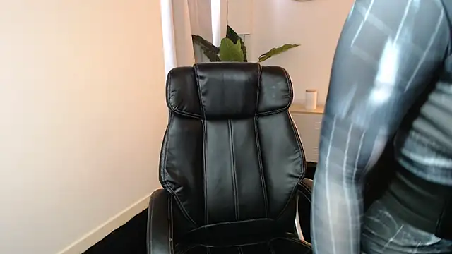 Crystal-dreamt online show from 02.21.26