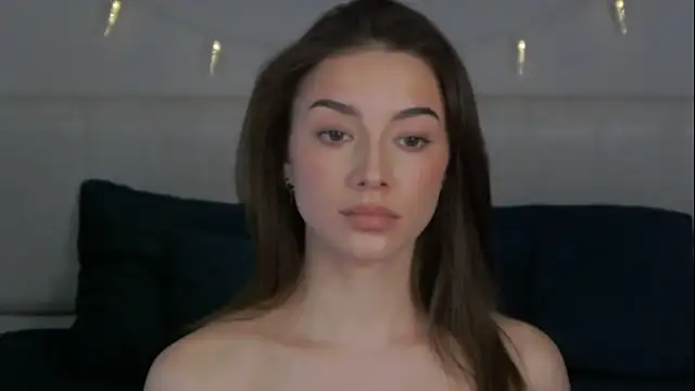 Snapshot of sinthiaroze chatting on 12.21.24 sinthiaroze online show from 12.21.24