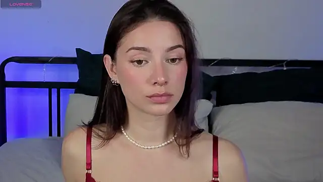 Snapshot of sinthiaroze chatting on 09.14.25 sinthiaroze online show from 09.14.25