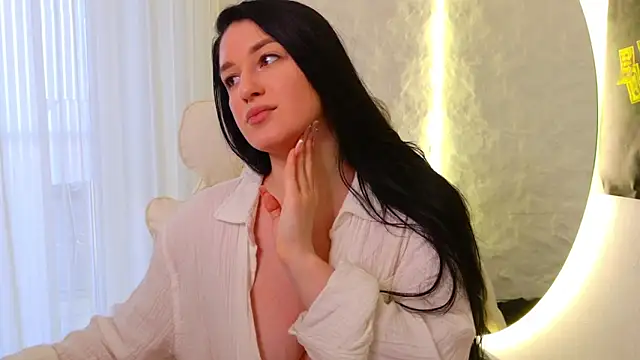 moniqque online show from 12.04.25