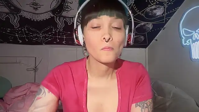 Snapshot of FRRANNKIE chatting on 01.02.25 FRRANNKIE online show from 01.02.25