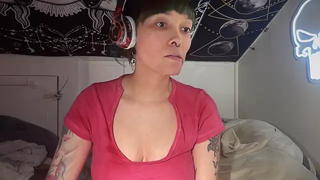 Snapshot of FRRANNKIE chatting on 01.02.25 FRRANNKIE online show from 01.02.25