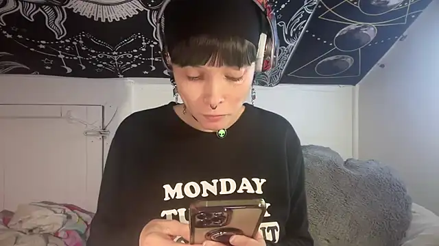 Snapshot of FRRANNKIE chatting on 01.04.25 FRRANNKIE online show from 01.04.25