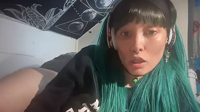 Snapshot of FRRANNKIE chatting on 01.04.25 FRRANNKIE online show from 01.04.25