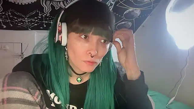 Snapshot of FRRANNKIE chatting on 01.04.25 FRRANNKIE online show from 01.04.25