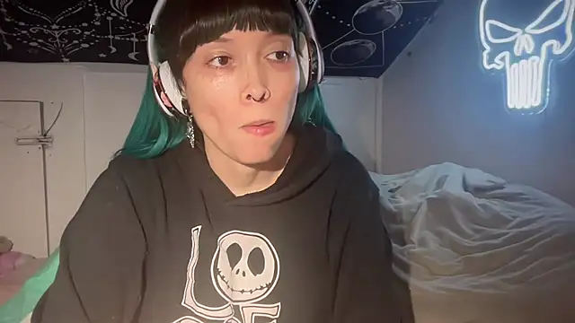 Snapshot of FRRANNKIE chatting on 01.05.25 FRRANNKIE online show from 01.05.25