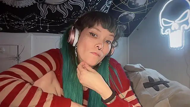 Snapshot of FRRANNKIE chatting on 01.17.25 FRRANNKIE online show from 01.17.25