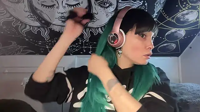 Snapshot of FRRANNKIE chatting on 01.31.25 FRRANNKIE online show from 01.31.25