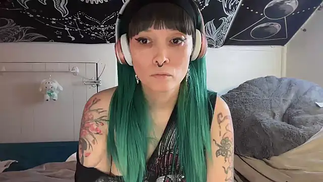 Snapshot of FRRANNKIE chatting on 02.02.25 FRRANNKIE online show from 02.02.25