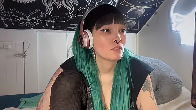 Snapshot of FRRANNKIE chatting on 02.02.25 FRRANNKIE online show from 02.02.25