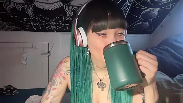 Snapshot of FRRANNKIE chatting on 02.05.25 FRRANNKIE online show from 02.05.25