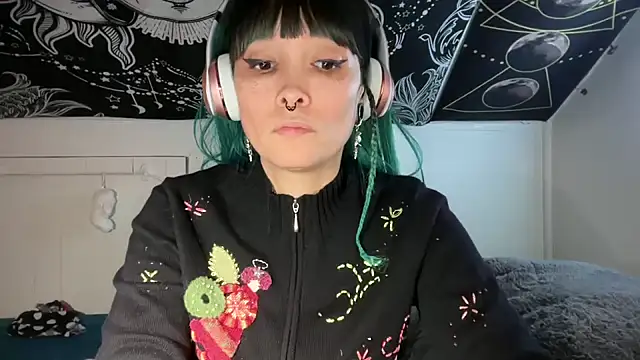 Snapshot of FRRANNKIE chatting on 02.05.25 FRRANNKIE online show from 02.05.25