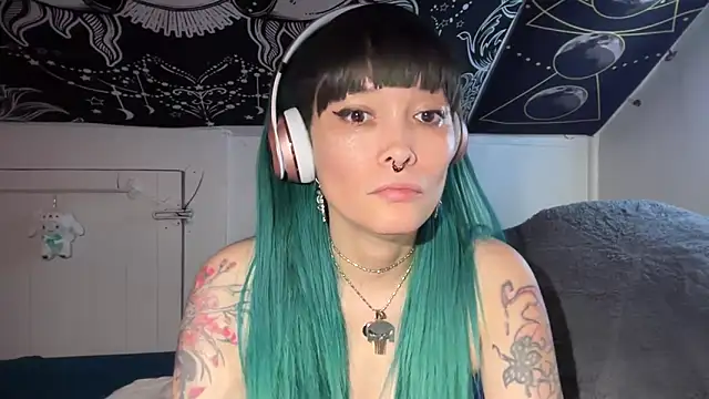 Snapshot of FRRANNKIE chatting on 02.06.25 FRRANNKIE online show from 02.06.25