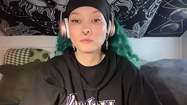 Snapshot of FRRANNKIE chatting on 02.15.25 FRRANNKIE online show from 02.15.25