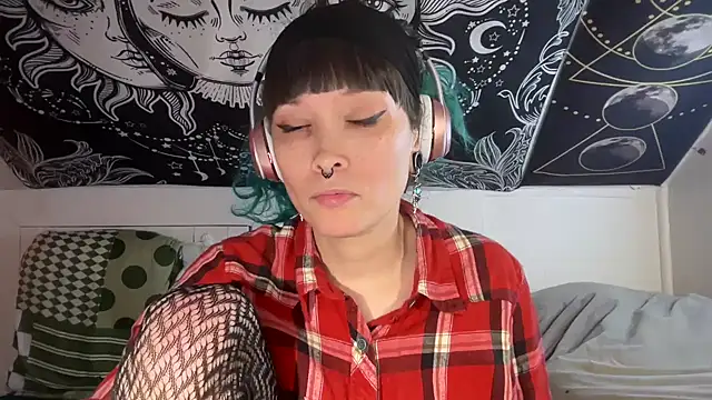 Snapshot of FRRANNKIE chatting on 02.16.25 FRRANNKIE online show from 02.16.25