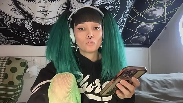 Snapshot of FRRANNKIE chatting on 02.17.25 FRRANNKIE online show from 02.17.25