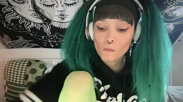 Snapshot of FRRANNKIE chatting on 02.17.25 FRRANNKIE online show from 02.17.25