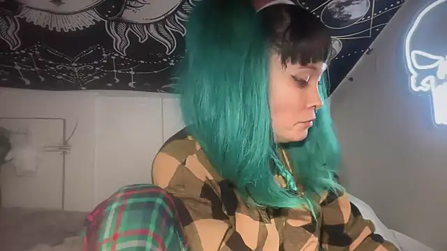 Snapshot of FRRANNKIE chatting on 02.18.25 FRRANNKIE online show from 02.18.25