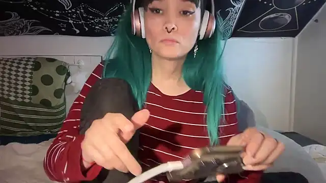 Snapshot of FRRANNKIE chatting on 02.20.25 FRRANNKIE online show from 02.20.25