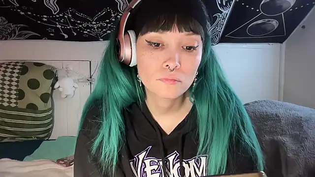 Snapshot of FRRANNKIE chatting on 02.21.25 FRRANNKIE online show from 02.21.25