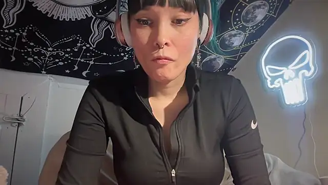 Snapshot of FRRANNKIE chatting on 02.23.25 FRRANNKIE online show from 02.23.25