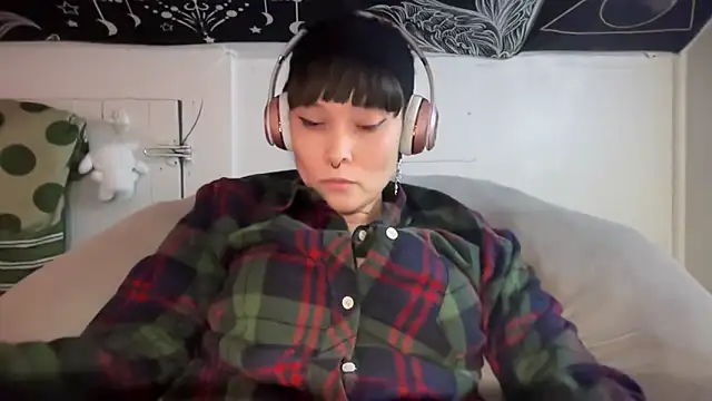 Snapshot of FRRANNKIE chatting on 02.25.25 FRRANNKIE online show from 02.25.25