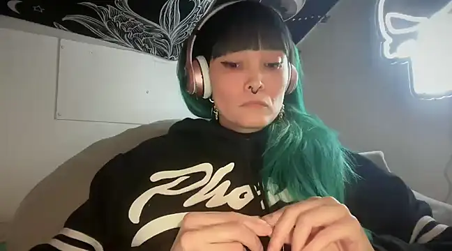 Snapshot of FRRANNKIE chatting on 02.28.25 FRRANNKIE online show from 02.28.25