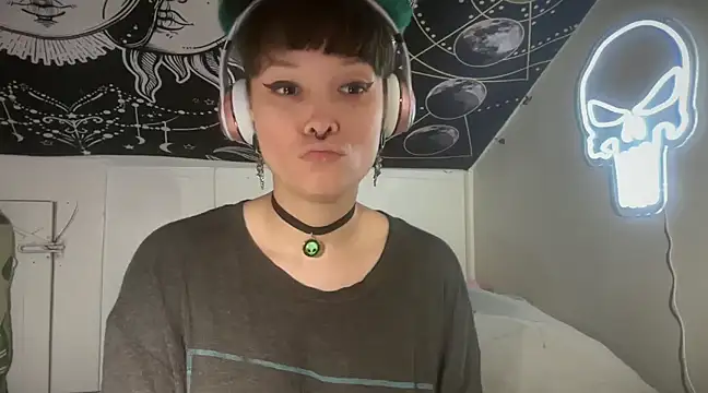 Snapshot of FRRANNKIE chatting on 03.19.25 FRRANNKIE online show from 03.19.25