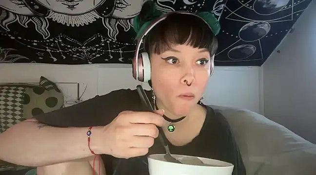 Snapshot of FRRANNKIE chatting on 03.19.25 FRRANNKIE online show from 03.19.25