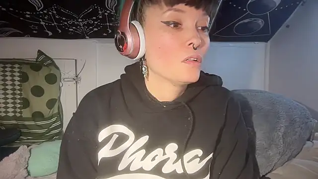 Snapshot of FRRANNKIE chatting on 03.21.25 FRRANNKIE online show from 03.21.25