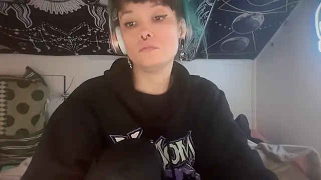 Snapshot of FRRANNKIE chatting on 03.22.25 FRRANNKIE online show from 03.22.25