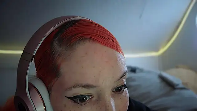 Snapshot of FRRANNKIE chatting on 10.07.25 FRRANNKIE online show from 10.07.25