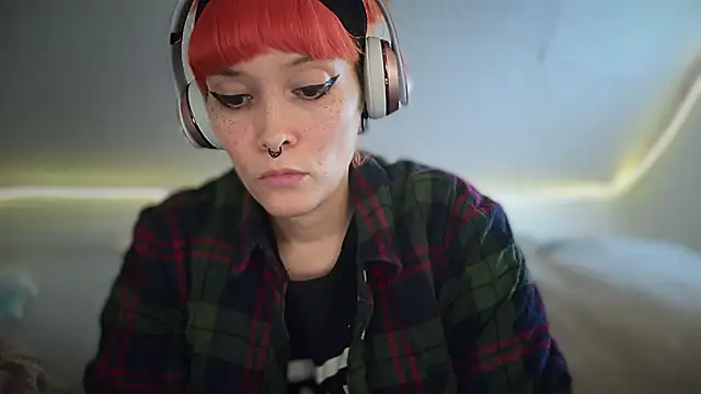 Snapshot of FRRANNKIE chatting on 10.10.25 FRRANNKIE online show from 10.10.25