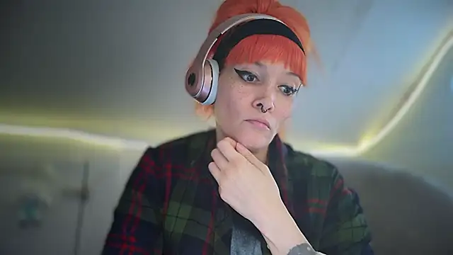 Snapshot of FRRANNKIE chatting on 10.14.25 FRRANNKIE online show from 10.14.25