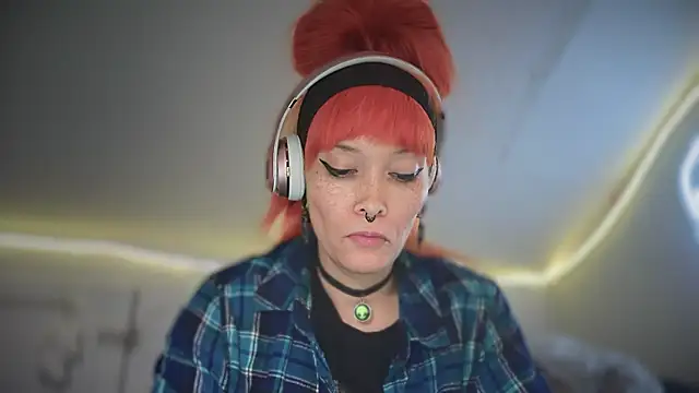 Snapshot of FRRANNKIE chatting on 10.17.25 FRRANNKIE online show from 10.17.25