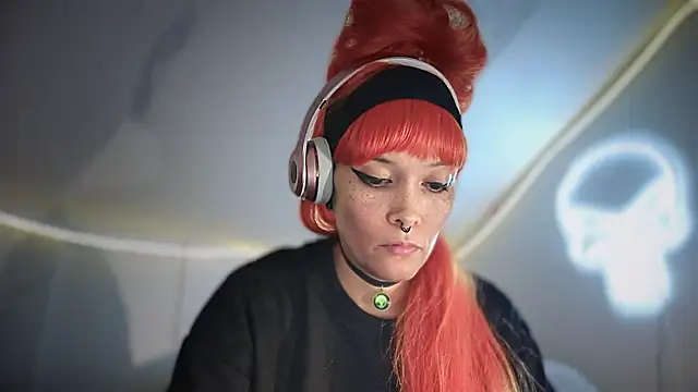 Snapshot of FRRANNKIE chatting on 10.20.25 FRRANNKIE online show from 10.20.25