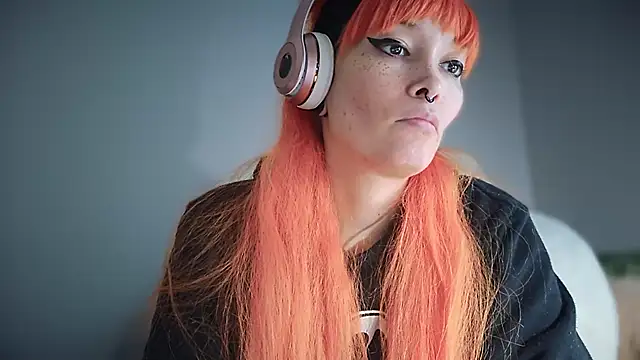 Snapshot of FRRANNKIE chatting on 10.28.25 FRRANNKIE online show from 10.28.25