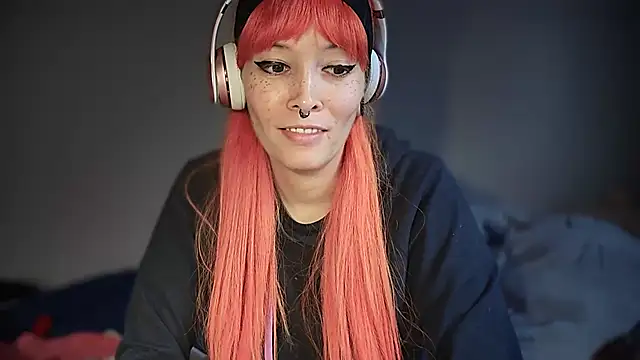 Snapshot of FRRANNKIE chatting on 10.30.25 FRRANNKIE online show from 10.30.25