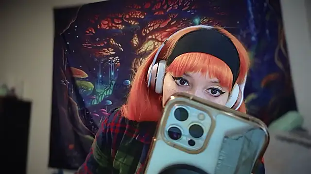 Snapshot of FRRANNKIE chatting on 11.15.25 FRRANNKIE online show from 11.15.25