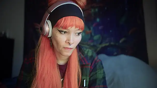 Snapshot of FRRANNKIE chatting on 11.16.25 FRRANNKIE online show from 11.16.25