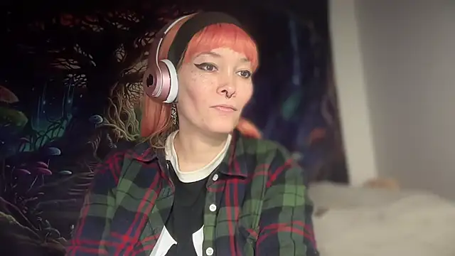 Snapshot of FRRANNKIE chatting on 12.16.25 FRRANNKIE online show from 12.16.25