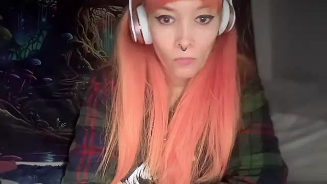 Snapshot of FRRANNKIE chatting on 12.18.25 FRRANNKIE online show from 12.18.25