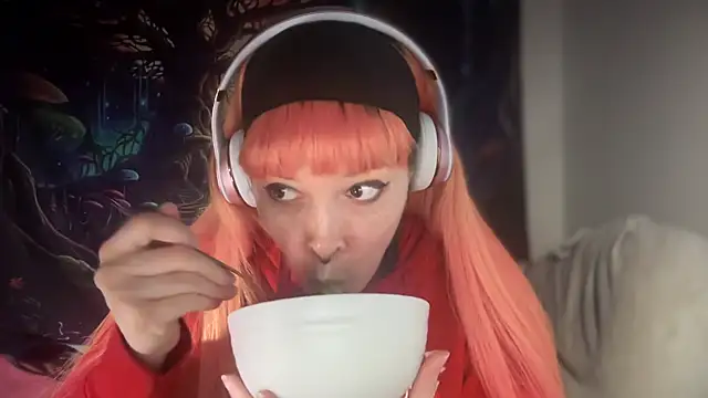 Snapshot of FRRANNKIE chatting on 12.21.25 FRRANNKIE online show from 12.21.25