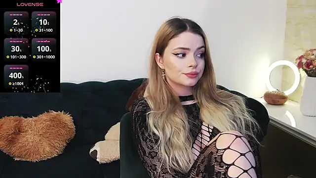 Snapshot of Kailynn_Moenn chatting on 12.19.24 Kailynn Moenn online show from 12.19.24