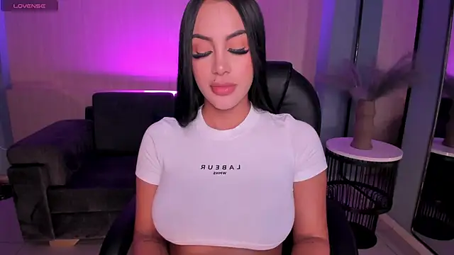 Snapshot of MileyCruz_ chatting on 02.13.25 MileyCruz online show from 02.13.25